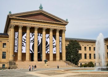 El director despedido del Museo de Arte de Filadelfia contraataca con una demanda