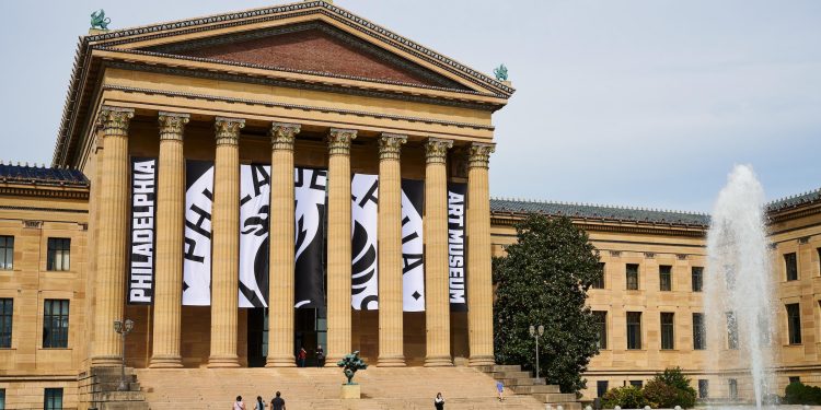 El director despedido del Museo de Arte de Filadelfia contraataca con una demanda
