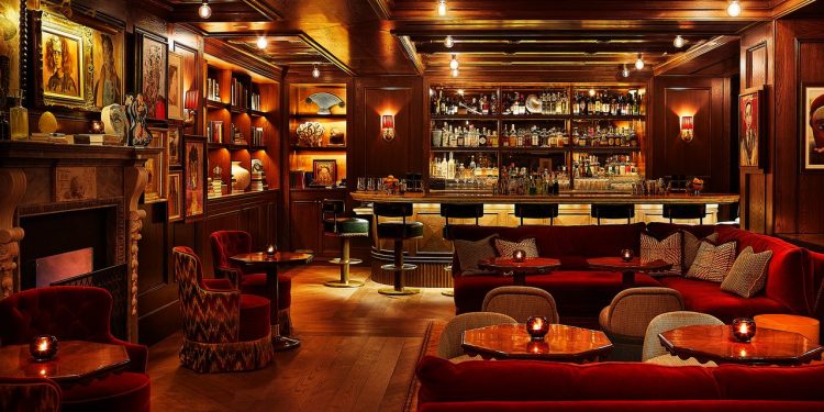 Los mejores bares de hotel de Nueva York, desde los clásicos Martini Haunts hasta los tejados con vistas a Central Park