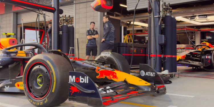 Deporte basado en datos: cómo Oracle Red Bull Racing y AT&T mueven terabytes de información de F1