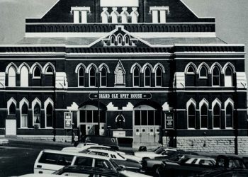 Encontrar el nuevo sonido de Nashville en el centenario del Grand Ole Opry