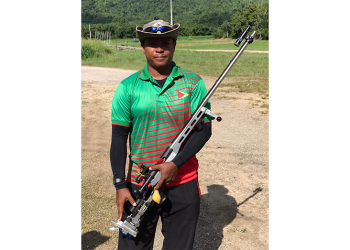 El capitán Dylan Fields a la cabeza después del primer día; Kayann Ghanie es la única mujer