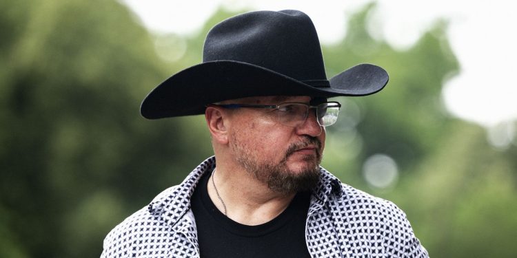 Stewart Rhodes relanzó Oath Keepers. Incluso a los viejos guardianes de juramentos no les importa