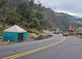 Aparecieron grietas en el tramo de la Vía al Llano que fue reabierto tras grave derrumbe