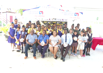 Petra realiza una sesión informativa del equipo y un ejercicio de distribución de balón