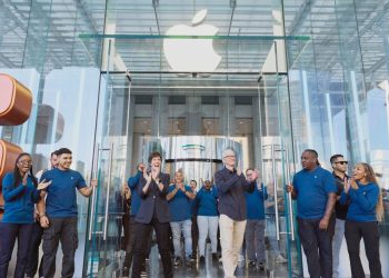 Tim Cook acaba de cumplir 65 años y renueva las especulaciones sobre su sucesor
