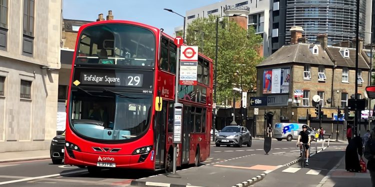 Los adolescentes de 'Scattered Spider' se declaran inocentes de hackear el transporte en el Reino Unido