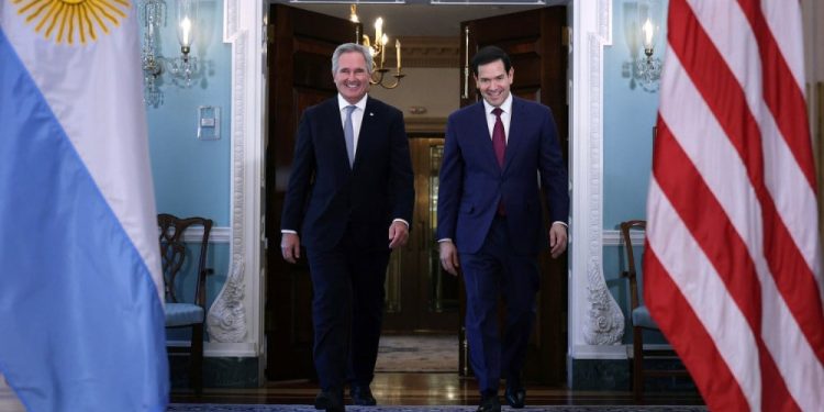 Trump anuncia acuerdos comerciales con Suiza, Liechtenstein y países latinoamericanos