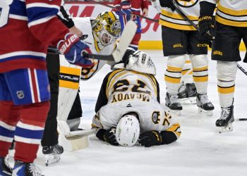 Charlie McAvoy de los Bruins se somete a una cirugía facial, se desconoce el cronograma de recuperación