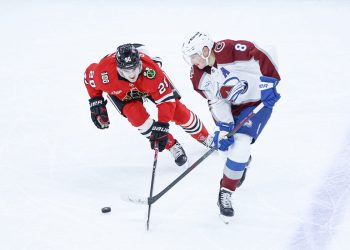 Lo que aprendimos sobre el crecimiento de los Blackhawks en una estrecha derrota ante Avalanche