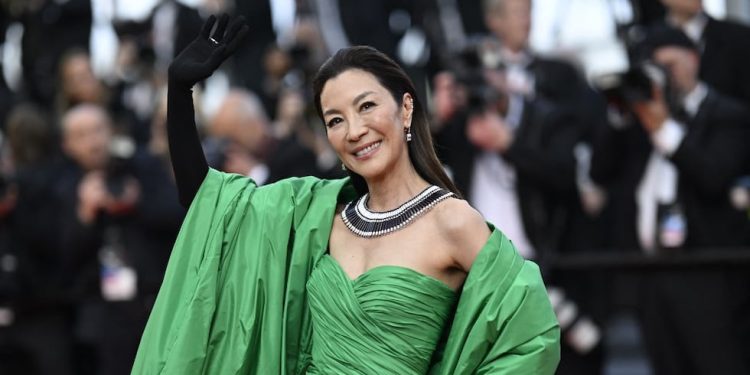 La actriz Michelle Yeoh recibirá el Oso de Oro en la próxima Berlinale | LUCES
