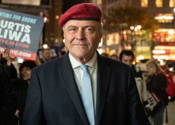 Por qué Curtis Sliwa permaneció en la carrera y los multimillonarios que intentaron comprarlo