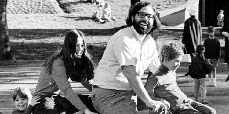 La vida al margen de una familia famosa