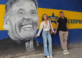 Nacho Russo visitó el mural a pasos de la Bombonera en homenaje a su papá :: Olé