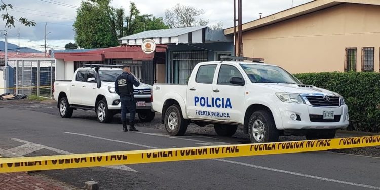 OIJ identifica a joven asesinado dentro de una panadería en Santa Bárbara