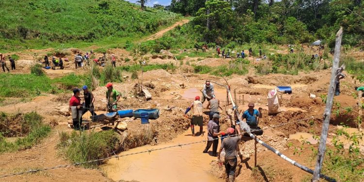 Elecciones tren de nuevo al escenario la discusión sobre minería y explotación petrolera