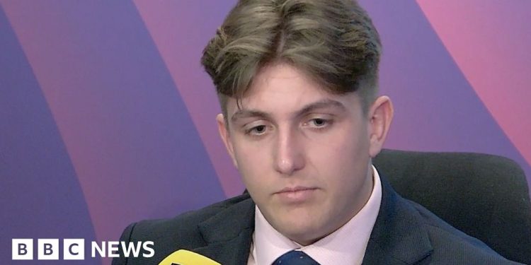 George Finch, de Reform UK, dice que la carta del autobús escolar se utiliza como «fútbol político»