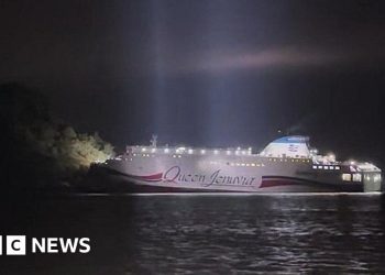 Los 267 pasajeros y tripulantes rescatados tras el encallamiento del ferry
