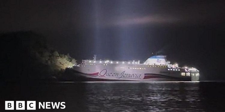 Los 267 pasajeros y tripulantes rescatados tras el encallamiento del ferry