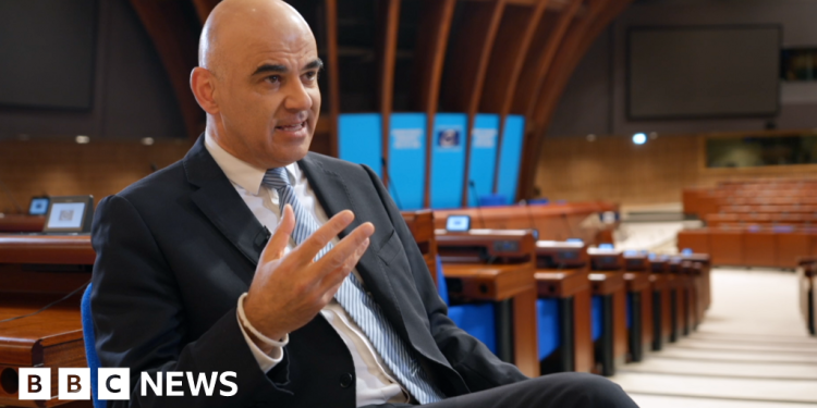 Estamos listos para discutir cambios en las leyes de derechos humanos, le dice a la BBC el máximo jefe del TEDH