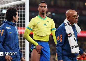 Lesión de Gabriel: el defensa del Arsenal sufre un problema en la ingle en la victoria en el amistoso con Brasil