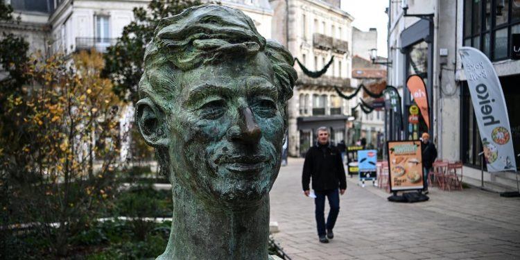En las calles de Angulema, la hora está en la sinistrosa.