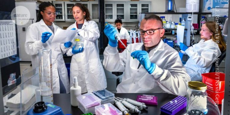 La presión para publicar aumenta a medida que se reduce el tiempo de investigación, según una encuesta realizada a científicos