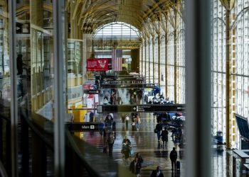 Los viajes aéreos vuelven a la normalidad a medida que se acerca el Día de Acción de Gracias