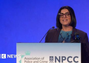 Shabana Mahmood insinúa una reestructuración de la estructura policial «irracional»