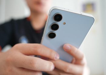 Los 10 principales teléfonos que los lectores compraron en 2025 (el número 1 nos sorprendió a todos)