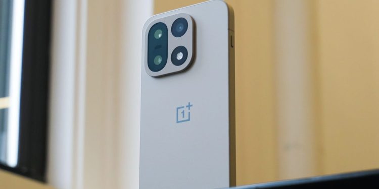 A los fanáticos de Samsung no les gustará esto: OnePlus acaba de superar al S25 Ultra en más de un sentido