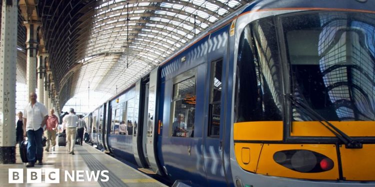 Las tarifas de tren se congelarán en Inglaterra el próximo año