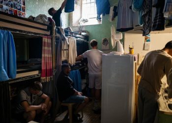 « Les Enfermé.es », el podcast inmersivo de Dominique Simonnot sobre las condiciones de detención y aislamiento