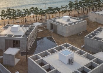 Costas elementales en Asia-Pacífico: el hormigón remodela la casa de playa