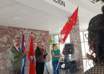 Abanderan a jóvenes que recorrerán el país en aras de enriquecer el debate sobre el Programa de Gobierno › Cuba › Granma