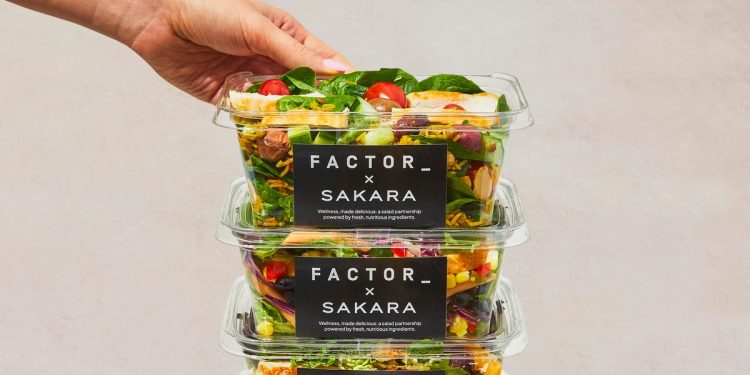 Sakara y Factor Meals se unen para ofrecer ensaladas saludables ricas en proteínas