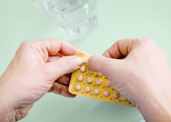 La FDA eliminará las advertencias de recuadro negro de las terapias hormonales para la menopausia