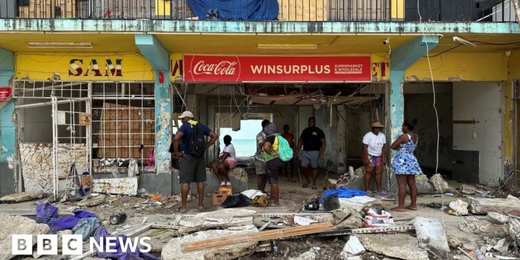 Desesperación en Black River, Jamaica, tras el huracán Melissa
