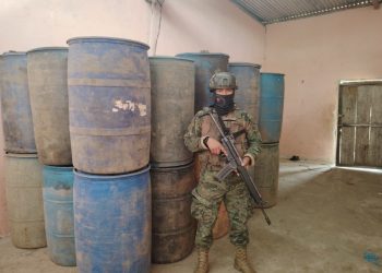 Fuerzas Armadas encontraron un acopio clandestino de combustible en Sucumbíos