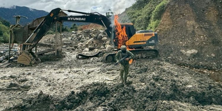 FF.AA. realizó operativos contra la minería ilegal en Esmeraldas y Morona Santiago