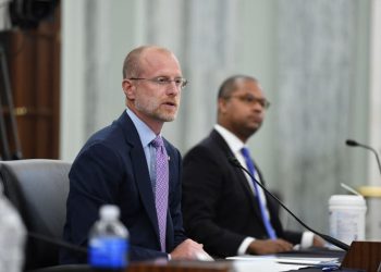 Los proveedores de Internet pueden monitorear sus propios estándares de ciberseguridad, dice la FCC de Trump