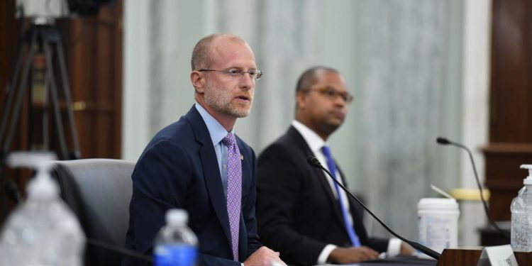 Los proveedores de Internet pueden monitorear sus propios estándares de ciberseguridad, dice la FCC de Trump