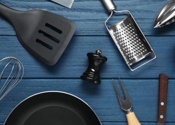 Chefs profesionales nombran 20 utensilios de cocina que nunca comprarían