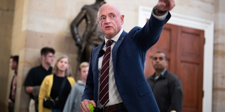 ¿Por qué Trump acusa a un exastronauta de traición?