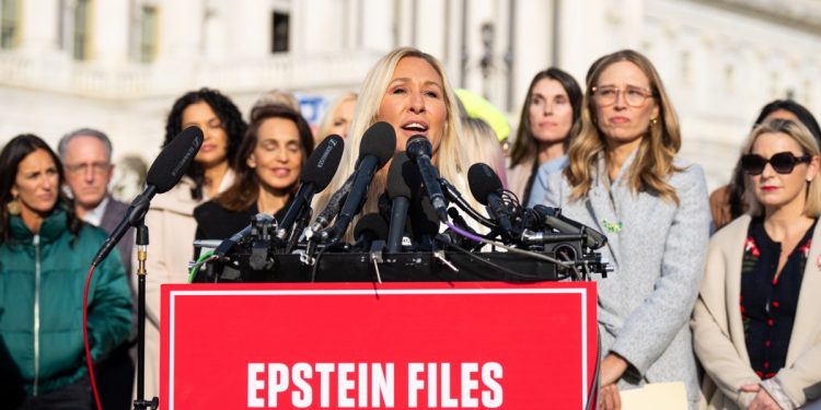 ¿Marjorie Taylor Greene realmente está tratando de derribar a Trump?