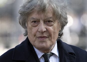 Tom Stoppard, aclamado dramaturgo y guionista, muere a los 88 años: NPR
