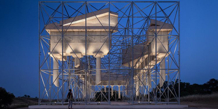 gijs van vaerenbergh suspende los restos del templo en italia