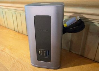 Solucioné el desorden de cables de mi escritorio con esta base 12 en 1: cómo funciona