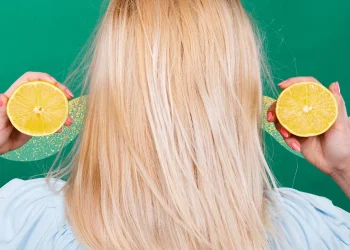 ¿Realmente puedes volverte rubia con jugo de limón? Esto es lo que realmente sucede