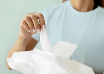 ¿Está bien que los adultos usen toallitas húmedas para bebés?